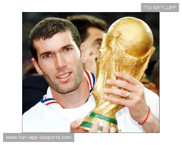 齐达内：从街头足球到世界冠军，优雅大师的成长之路，齐达内经典动作